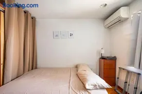 BEST LOCATION IN QUEENS, Everything is near by, PRIVATE ROOM, LaGuardia Airport 10min - Image 2