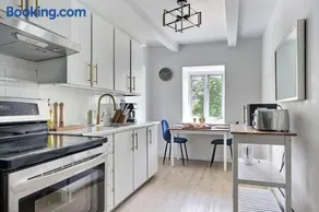 Cozy 2BR - 2 King Beds & 2 Parking - 8min to Old Town - Image 1