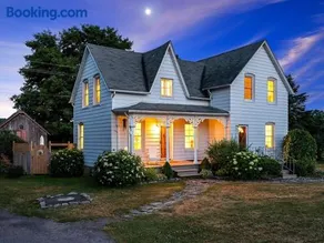 The Gem - Beautiful farmhouse with hot tub - Image 4