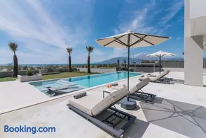 Grand Sea View Luxury Villa - Image 2