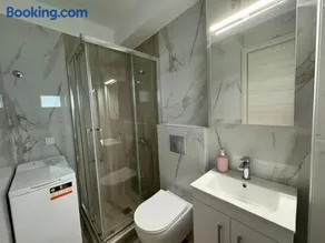 Modern Garden Apartment - Image 5