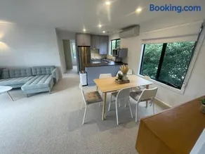 5 Bed Room Beachside Family Home - 50m to Beach - Image 4