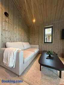 Unique waterfront cabin with stunning views - Image 2