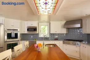 Rockledge Estate: 5 Bedroom, 3 1/2 bathroom House - Image 3
