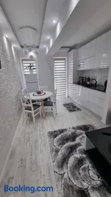 Vik s Apartament Sunrise Residence - Image 5