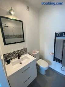 Beau studio neuf et équipé - Image 4