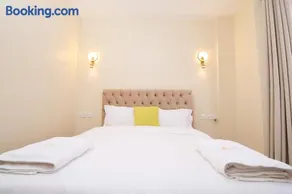 Serenity Stays-Deluxe Shawmut suites - Image 3