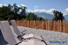 SOMMERFRISCHE TSCHENGLS Ein ganzes historisches Ferienhaus für euch in SÜDTIROL Urlaub im ruhigen Bergdorf Tschengls im Vinschgau mit Weitblick und Gartenterrasse ideal für Kleingruppen Familien mit Hund - Image 1