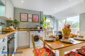 3 Bed in Wotton-under-Edge oc-l33488 - Image 3