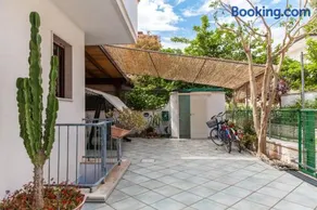 Weiträumiges Ferienhaus mit Garten, Terrasse und Grill | Strand in der Nähe - Image 2