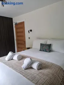 Guesthouse- Deluxe Double Room - Image 2