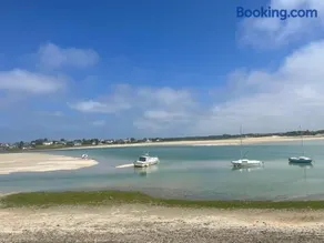 leBel endroit 145m2 , terrain et terrasse de 350m2 au coeur des commerces ,à proximité de la mer et tous services inclus - Image 3