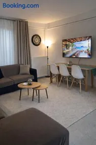 Spacius Garden flat ,1km from the beach , Sleeps 5 ,by likeyourhome - Image 3