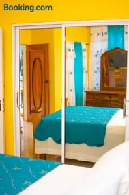 Comfortable 1 bedroom with bath - Image 3