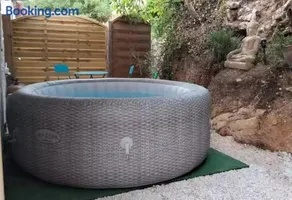 L'ANNEXE endroit zen et chaleureux. Jacuzzi extérieur - Image 3