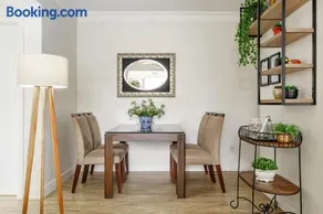 Apê BC Ótima localização 4min a pé da Praia Garagem Home Office para 4 com Ar-condicionado Portaria 24h - Image 4