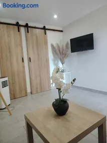 Charming quiet studio with pool - Image 1