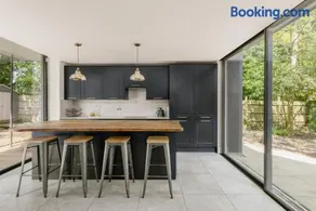 Spacious North London House w Big Garden - Image 2
