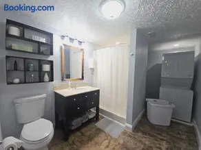 Oakwood Oasis-Studio w Laundry & Kitchen - Image 3