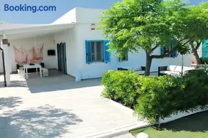 Charming house with garden in Monopoli with direct access to the beach - Image 1