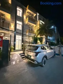 HOUSE OF DREAMS - A Super Premium Property - Smart Rooms for Corporates, Couples, Students, Families, Solo Travellers - Image 1
