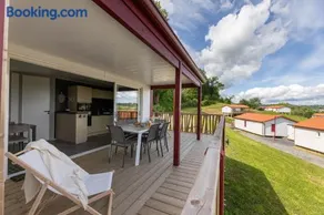 Oihana grand chalet de 2 à 6 pers, chambre parentale, 2 sdb, climatisé, piscine vue et calme à Hasparren-Pays Basque - Image 1