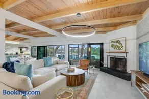 The Ancker Boat House - Waterfront on the Bayou - Image 3