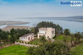 StayVista's Lake Pearl Serenity - 4BHK Pet-Friendly Villa with Jacuzzi - Image 2