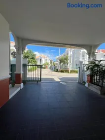 Supicha86 Sino ko kaeo Modern Private 3BR 3BA Villa - Image 4