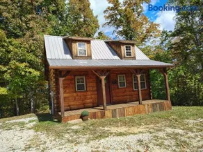 The Hampton - An Amish Built Deluxe Log Cabin - Image 1