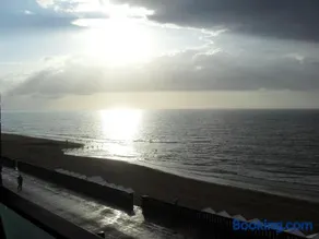 Cabourg Face A La Mer - Image 1