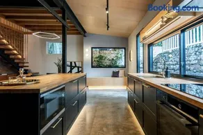 Luxury Historic Landmark Holdgates Cottage - Image 5