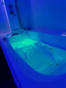 Apartament JungleSPA z prywatnym jacuzzi centrum Wrocław samodzielne zameldowanie i bezpłatny parking - Image 1