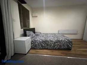 Modern Studio in Rayners Lane Pinner Harrow near wembley Greater London - Image 3