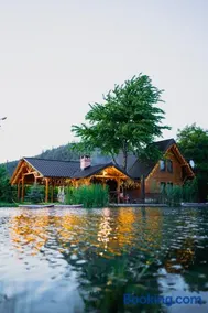 Moonlake Chalet - Image 2