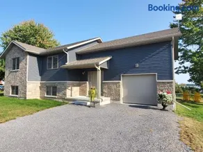 BizLodge Napanee Hillside Bayview Group And Family - Image 1