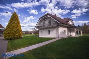 House Nizka & Apartments - Image 1