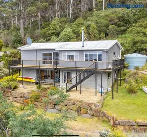 Elevated 3BR, ocean views, pool table, Pirates Bay - Image 5