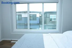 Kris Comfort Garden Suite - Image 2