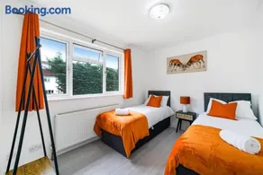 Loughton 3 Bedroom Sleeps 5 by BSE Homes - Image 1