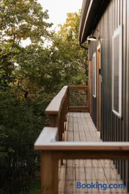 Camptown Cabin - Image 3