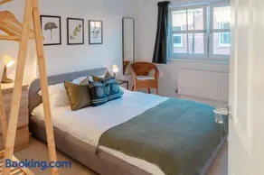 Calm Cosy House with Beautiful Riverside Walk to Centre - Image 3