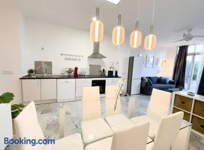 Appartement de vacances avec terrasse, piscine et internet haut débit | Vue jardin - Image 5