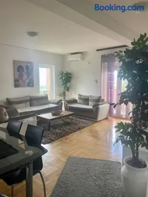 City view & pool apartment - Image 2