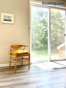 Newly Built Spacious Quiet 3 Bed Rm House with Backyard and Parking - Image 4