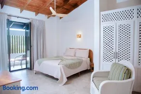 Central Hotel Boutique - Image 2
