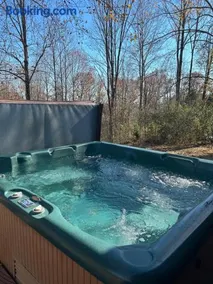 Optimum Cabin #12 with Hot Tub and Jacuzzi on Patoka Lake in Southern Indiana - Image 5
