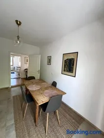Modern Dream Holiday Apartment with Balcony & Wi-Fi - Image 4