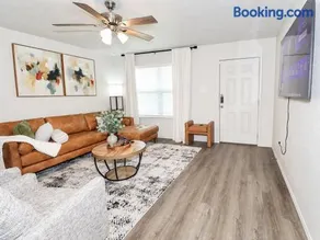 Haven on the Hill, Modern 3BR Near Fort Cavazos - Image 1