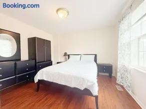 Quiet Queen Bedroom near Steeles Bayview - Image 4